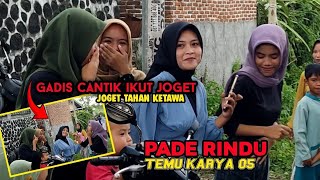 gadis cantik ini ngak tahan ikut joget di samping bikin semua temanya tertawa temu karya|PADE RINDU|