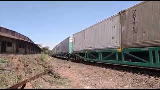 Trem intermodal carregado passando por Catanduva (ZCV)-SP 07/09/18.