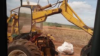 Carregadeira cbt 1105 e John deere 6300