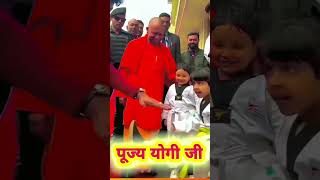 योगी आदित्यनाथ युवाओं का सम्मान करते हुए Yogi ji  yuvaon ka Samman karte hue #trending#shortvideo