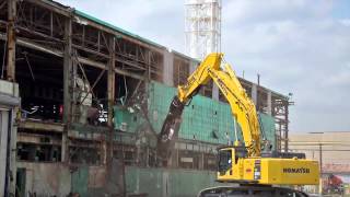 Workers Demolishing Significant Inactive Facility at Paducah Site