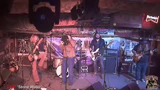 'Stone Water' live aus dem Rattlesnake Saloon