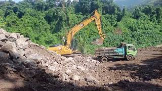 Loading Batu Andesit ke Dump Truck PS