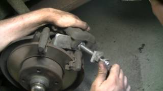 VW Passat Replacing rear brake pads