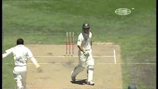 Zaheer Khan knocks over Ricky Ponting