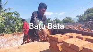 Tutorial Mengangkut Batu Bata dan Menikmati Teriknya Matahari Pulau Adonara