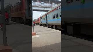 15008 Krishak Express Arrived Indara Jn Lucknow Varanasi City #highspeedtrainjourney