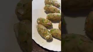 आज बनाया बिना फ्राई किए Aloo Bonda🥔 #aloobondarecipe #breakfast #snacks #baarishrecipe #shorts #yt