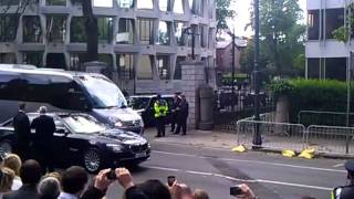 President Obama's limo gets stuck in Dublin (View #1)