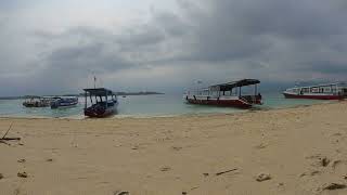 A Boat in Gili Trawangan Beach, Nusa Tenggara Barat, Indonesia | Terapi Alam di tepi pantai