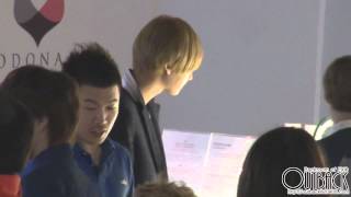 【FANCAM】120810 SM ART EXHIBITION 음악에 반응하는 찬열이와 종대♥