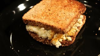 5 Minute Bodybuilding Breakfast: Egg White, Salsa, & Cheese Breakfast Sandwich