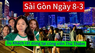 Sài Gòn Ngày 8-3 Du khách rất đông tại công viên Thủ thiêm cặp bờ sông