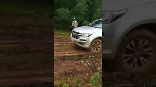 S10 LTZ Flex 2.5 4x4 rebocando o caminhão atolado!