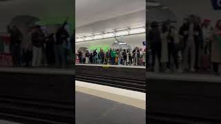 Palestine  métro parisien manifestation 30/10/2024 —- Palestinian flag Paris metro #gaza #palestine