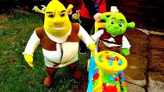 Daddy Shrek is playing with baby Shrek on the slide ,with balls/ Funny Video For Kids