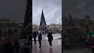 #merrychristmas #shorts #merrytiktok #travel #Paris #disney #disneyland #Vlogmas #youtubeshorts