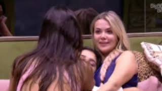 Gizelly e Marcela - Carinho após Mar ter ganho prova do anjo