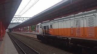 argo Parahyangan melintas langsung di stasiun Bekasi