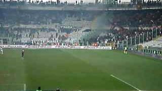 JUVENTUS - Genoa  3-2  [Juventini & Genoani scambio di "cortesie"] ULTRAS