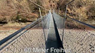 Freiheitsgefühle auf der Hängebrücke Sense-Felsenhaus zwischen Kanton Bern und Freiburg (Schweiz)