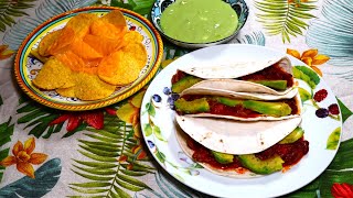 Tacos con chili di carne senza glutine.