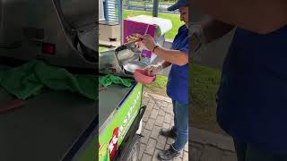 El Raspado | An artist at work making delicious Colombia’s favorite shaved ice snack