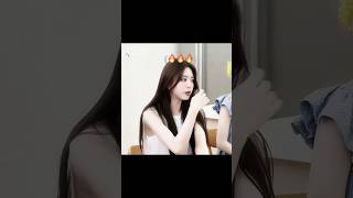 Jaejoong choking Yuna's visual... #yuna #itzy #jaejoong #chaeryeong #유나 #interaction #reaction