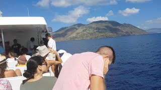 Si sente male sul traghetto per Lipari (Isole Eolie)