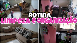 Limpeza e organização na sala e na cozinha/Rotina real de dona de casa.