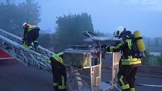 Übung der Feuerwehr: Feuer bricht in Sporthalle in Gillersheim aus