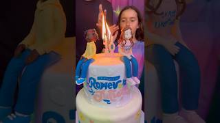 MINHA VELA PEGOU FOGO!!😳😅 #shortsvideo #birthday #funny #fun #trolagem #aniversario #trolagem #fun