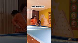 Nenek jago main billiard