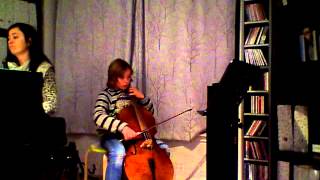 Adrian spiller Gavotte fra Cello Suzuki bok 2