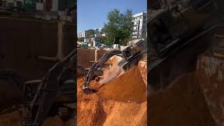 World's Most Skilled Excavator Operator: Prepare to be Amazed