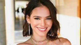 😍Bruna Marquezine MOSTRA VOLUMÃO DE BIQUÍNI NA PRAIA