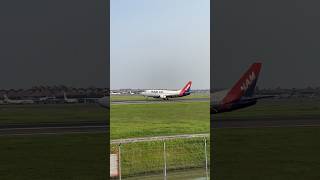 BOEING 737-500 Pesawat kecil NAM AIR landing di Soekarno Hatta.