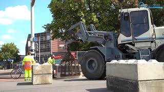 Plaatsen van roadblocks bij TT Festival Assen