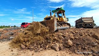 Heavy bulldozer use power push Soil with dump track 25T unloading soil For new projects