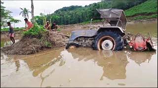 Tractor talab me gir gaya // Tractor pulling other Tractor //