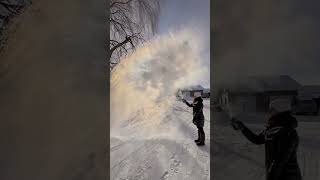 Water toss experiment -30 C in Canada #winter #experiment #cold #shorts #reels #canada