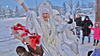 🎅Дед Мороз и Снегурочка приехали к юным чеховцам на санях