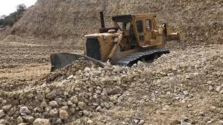 Caterpillar D9H pushing!