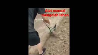 alat manual mengolah lahan pertanian😁