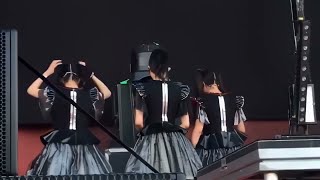 BABYMETAL // Girls Looking After One Another During Song Break Transitions