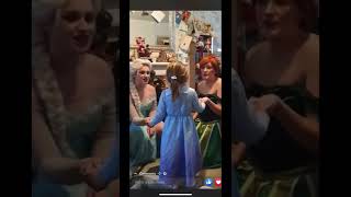 Christmas Singing with Elsa and Anna ❤️