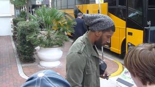 O.J. Mayo, NBA Player, signing several autographs for fans - TopSignatures.com