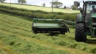 Silage -2011 john derre 6920s mowing