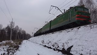 Электровоз ВЛ10У-980 с грузовым поездом