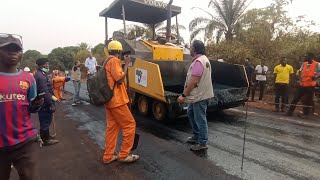 On asphalte déjà la route de l'assemblée Provinciale à Mbujimayi